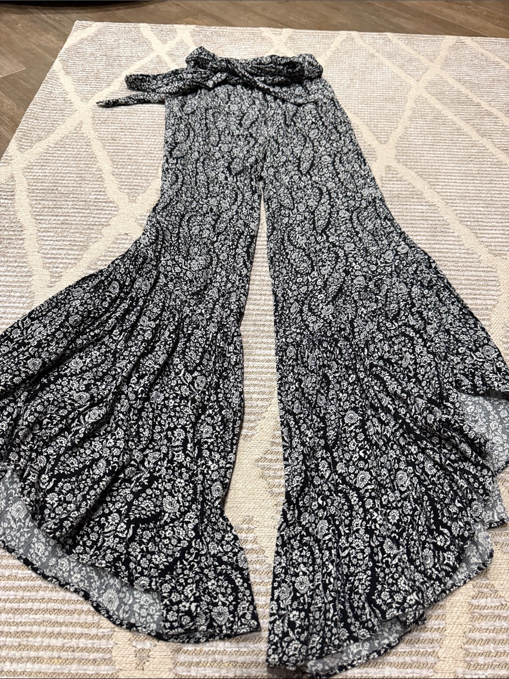 American Eagle Outfitters Black & White Paisley Wide-Leg Pants